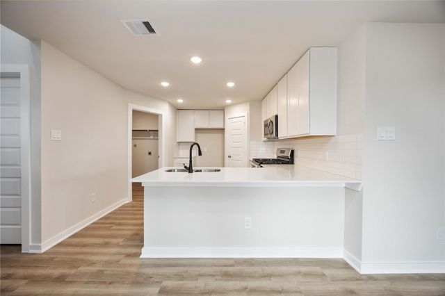 819 Clear Valley Lane, Dayton, TX 77535