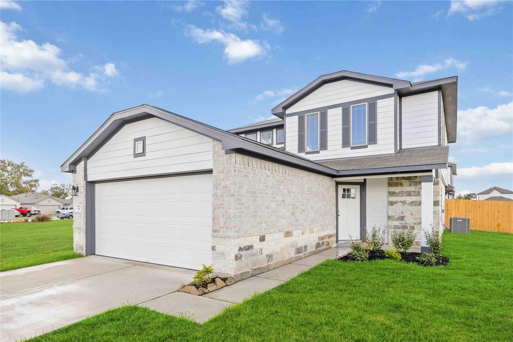 819 Clear Valley Lane, Dayton, TX 77535