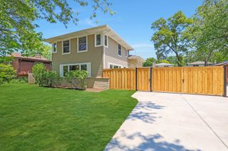 1247 Sherwood Road, Glenview, IL 60025