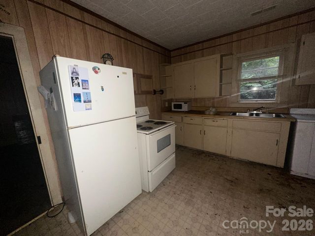 211 Luckadoo Road, Bostic, NC 28018