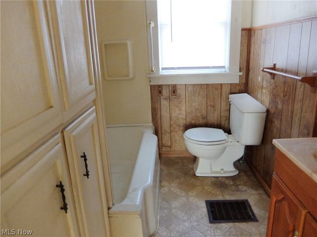 2243 N Glenwood Avenue, Niles, OH 44446