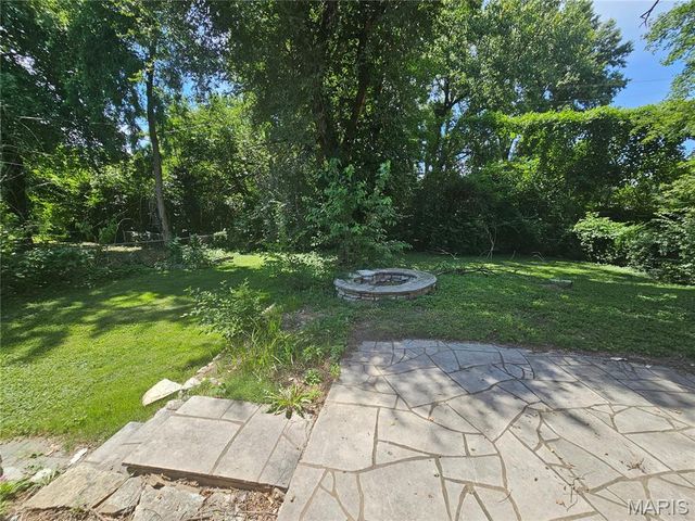 2365 Hallwood Drive, St Louis, MO 63136