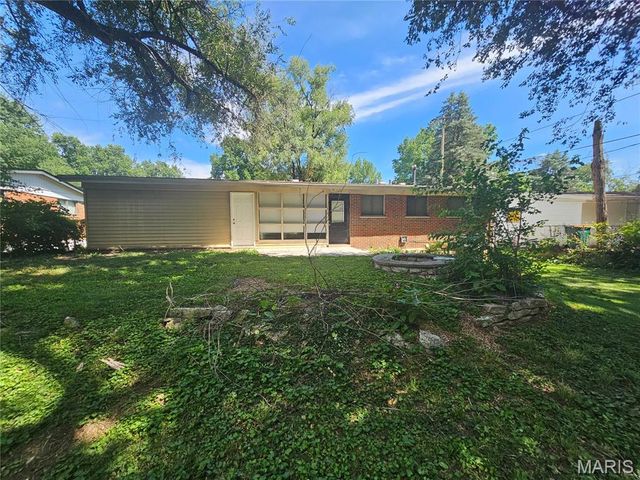 2365 Hallwood Drive, St Louis, MO 63136