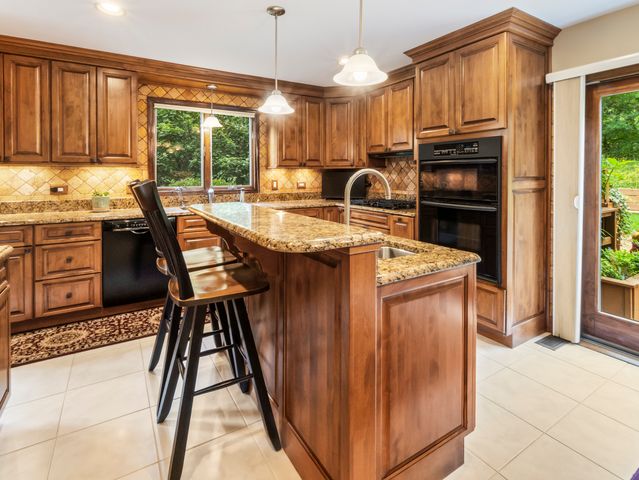 21714 N Andover Road, Kildeer, IL 60047