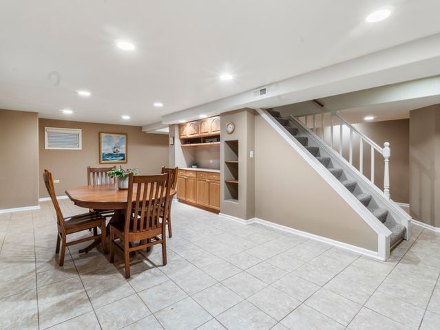 21714 N Andover Road, Kildeer, IL 60047