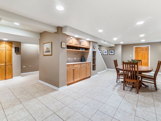 21714 N Andover Road, Kildeer, IL 60047
