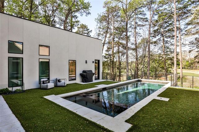 1572 Clifton Ridge, Atlanta, GA 30307