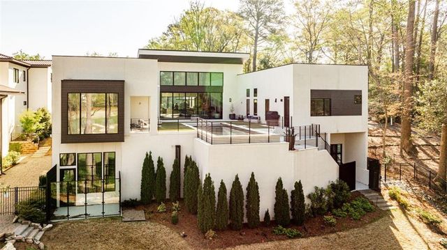 1572 Clifton Ridge, Atlanta, GA 30307