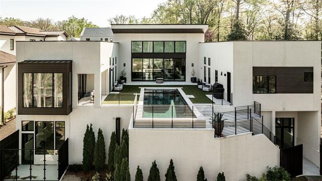 1572 Clifton Ridge, Atlanta, GA 30307