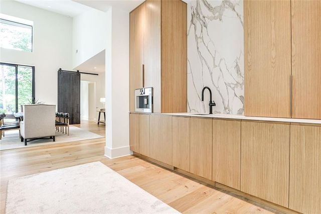 1572 Clifton Ridge, Atlanta, GA 30307