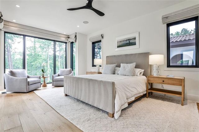 1572 Clifton Ridge, Atlanta, GA 30307