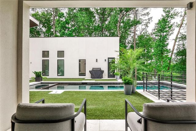 1572 Clifton Ridge, Atlanta, GA 30307