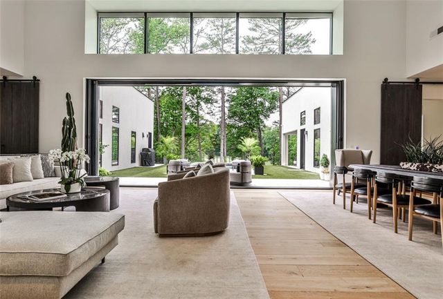1572 Clifton Ridge, Atlanta, GA 30307