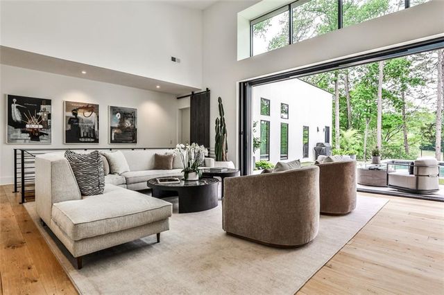 1572 Clifton Ridge, Atlanta, GA 30307