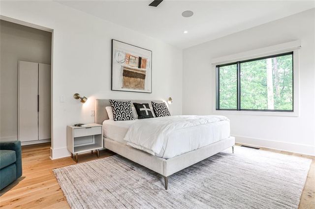 1572 Clifton Ridge, Atlanta, GA 30307