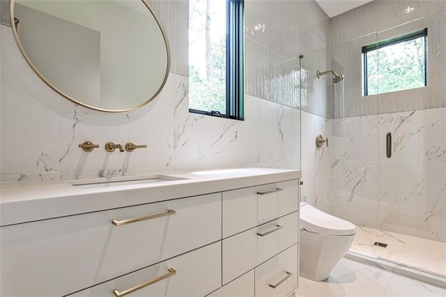 1572 Clifton Ridge, Atlanta, GA 30307
