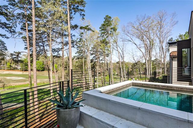 1572 Clifton Ridge, Atlanta, GA 30307