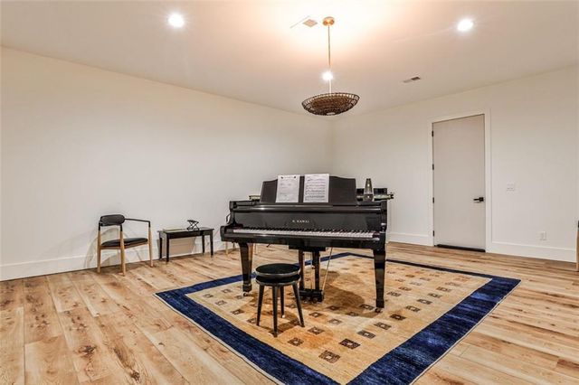 1572 Clifton Ridge, Atlanta, GA 30307