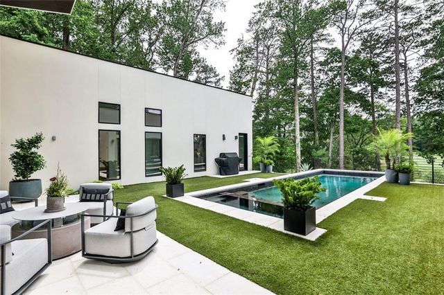 1572 Clifton Ridge, Atlanta, GA 30307