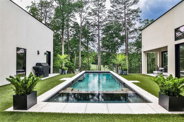 1572 Clifton Ridge, Atlanta, GA 30307