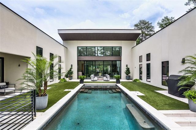1572 Clifton Ridge, Atlanta, GA 30307