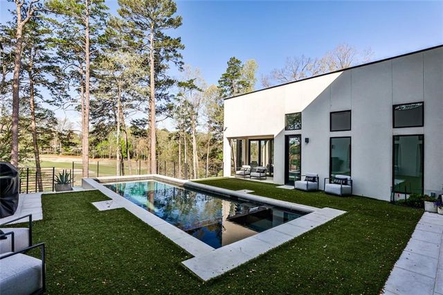 1572 Clifton Ridge, Atlanta, GA 30307