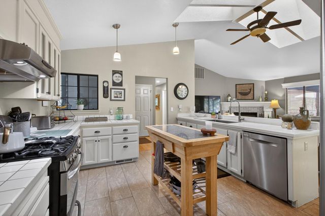 2796 Clipper Ct, Cool, CA 95614