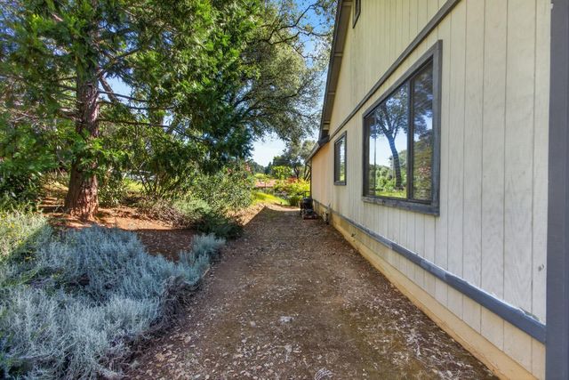 2796 Clipper Ct, Cool, CA 95614