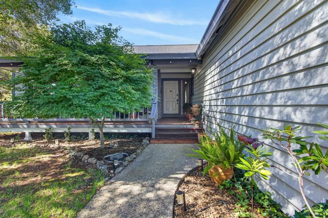 2796 Clipper Ct, Cool, CA 95614