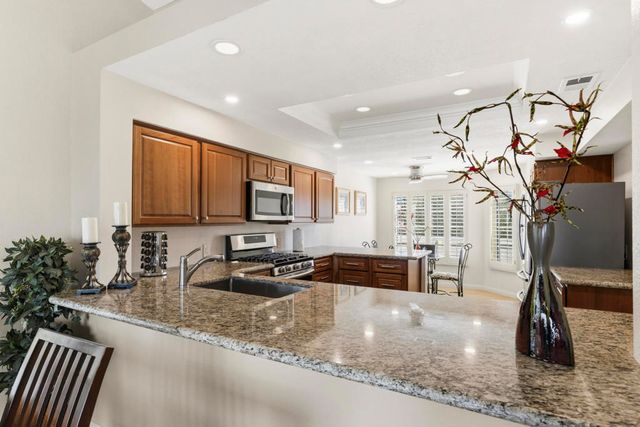 667 Vista Lago Circle N, Palm Desert, CA 92211