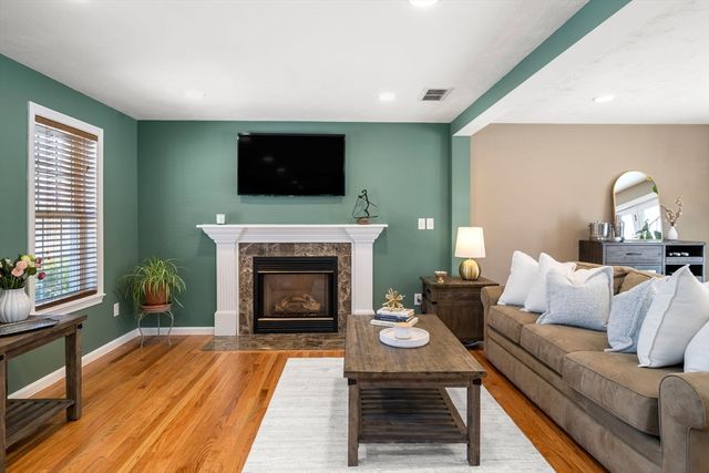 9 Davids Island Rd, Weymouth, MA 02191