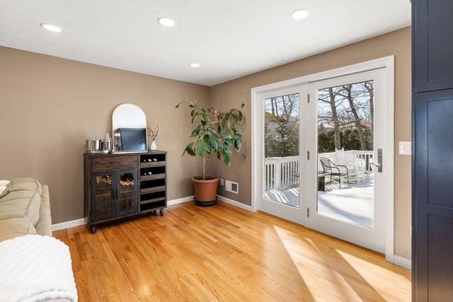 9 Davids Island Rd, Weymouth, MA 02191