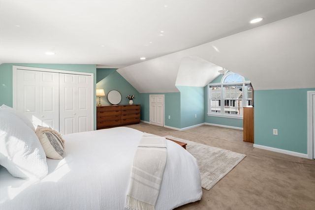 9 Davids Island Rd, Weymouth, MA 02191