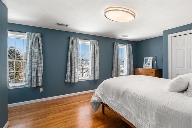 9 Davids Island Rd, Weymouth, MA 02191