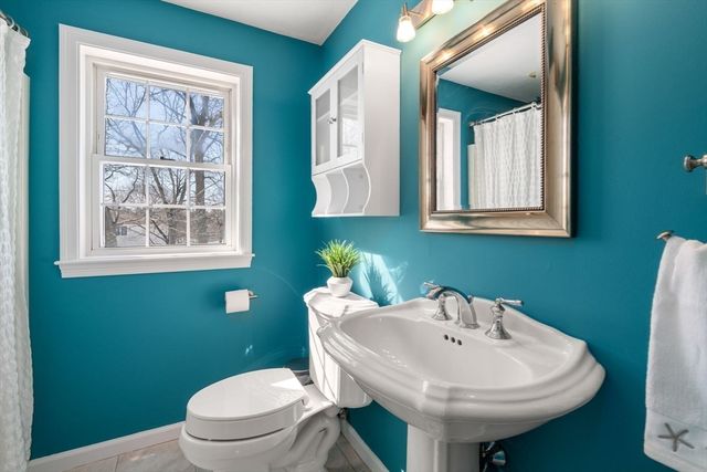 9 Davids Island Rd, Weymouth, MA 02191