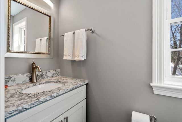 9 Davids Island Rd, Weymouth, MA 02191