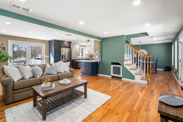 9 Davids Island Rd, Weymouth, MA 02191