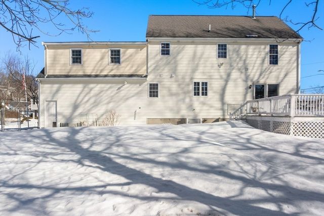 9 Davids Island Rd, Weymouth, MA 02191