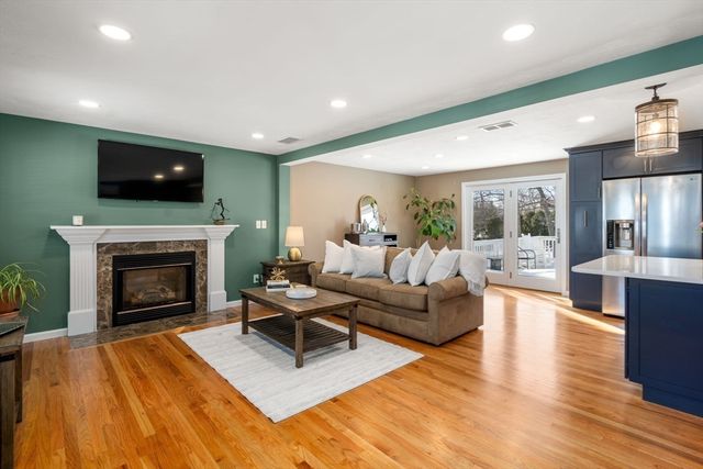 9 Davids Island Rd, Weymouth, MA 02191