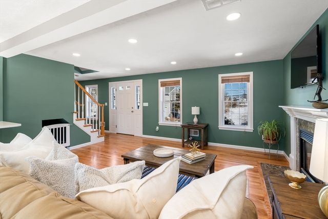 9 Davids Island Rd, Weymouth, MA 02191