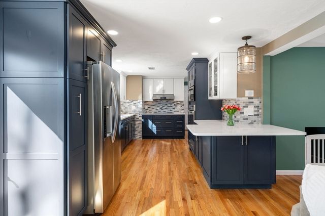 9 Davids Island Rd, Weymouth, MA 02191