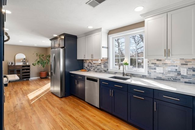 9 Davids Island Rd, Weymouth, MA 02191