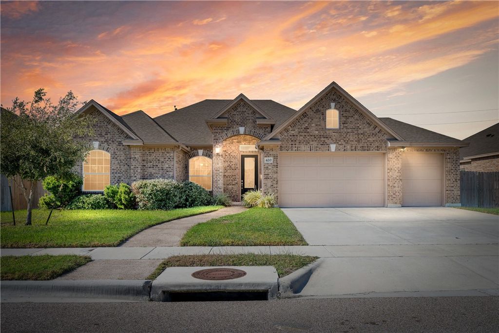 420 Gulfton Dr, Portland, TX 78374 — exterior