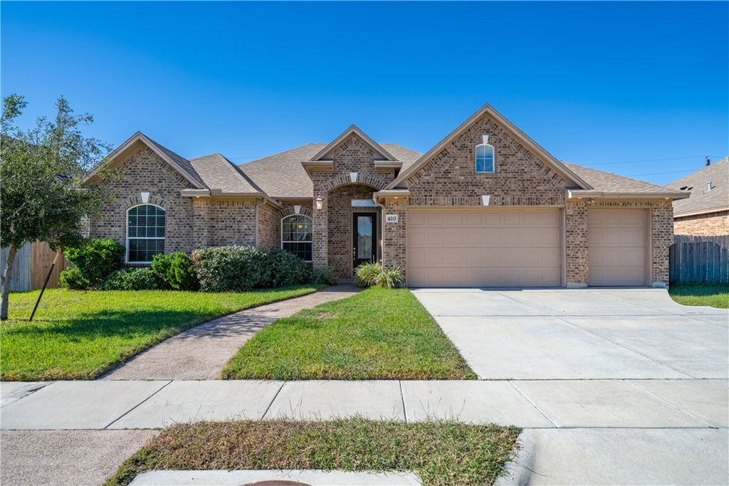 420 Gulfton Dr, Portland, TX 78374 — photo 2
