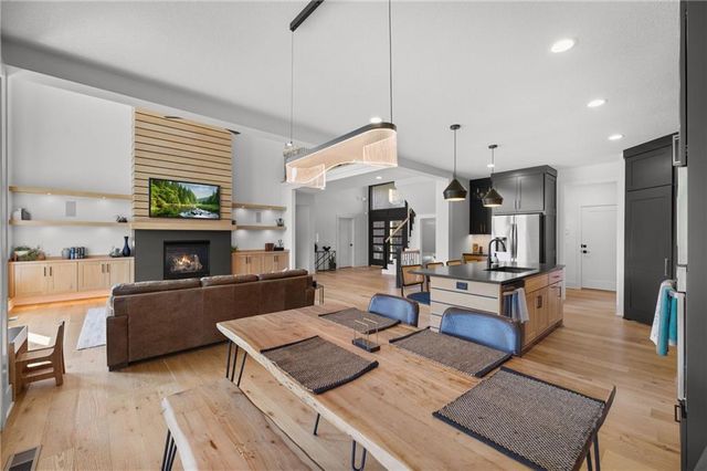 2215 SW Hook Farm Drive, Lee's Summit, MO 64082