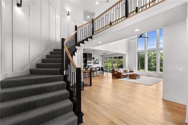 2215 SW Hook Farm Drive, Lee's Summit, MO 64082