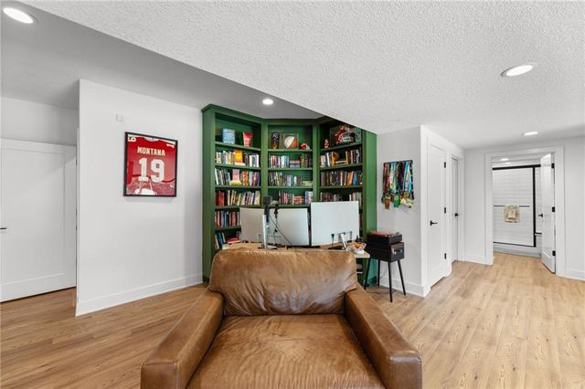 2215 SW Hook Farm Drive, Lee's Summit, MO 64082