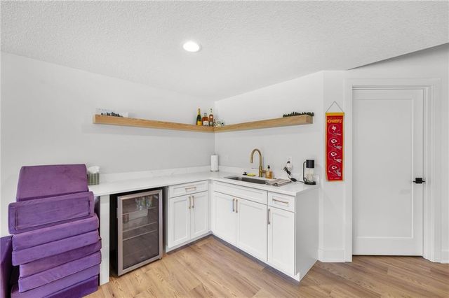 2215 SW Hook Farm Drive, Lee's Summit, MO 64082