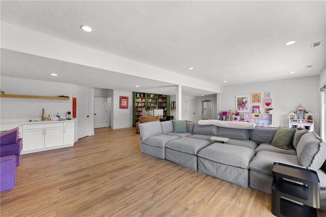 2215 SW Hook Farm Drive, Lee's Summit, MO 64082