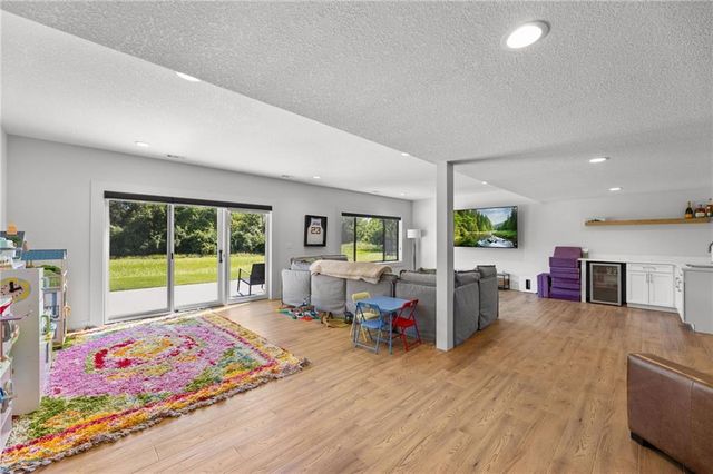 2215 SW Hook Farm Drive, Lee's Summit, MO 64082